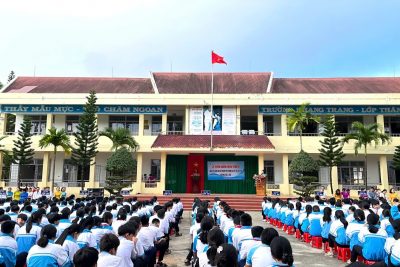 LỄ TUYÊN DƯƠNG KHEN THƯỞNG GIÁO VIÊN, HỌC SINH CÓ THÀNH TÍCH TRONG CÁC KÌ THI, HỘI THI NĂM HỌC 2024 – 2025
